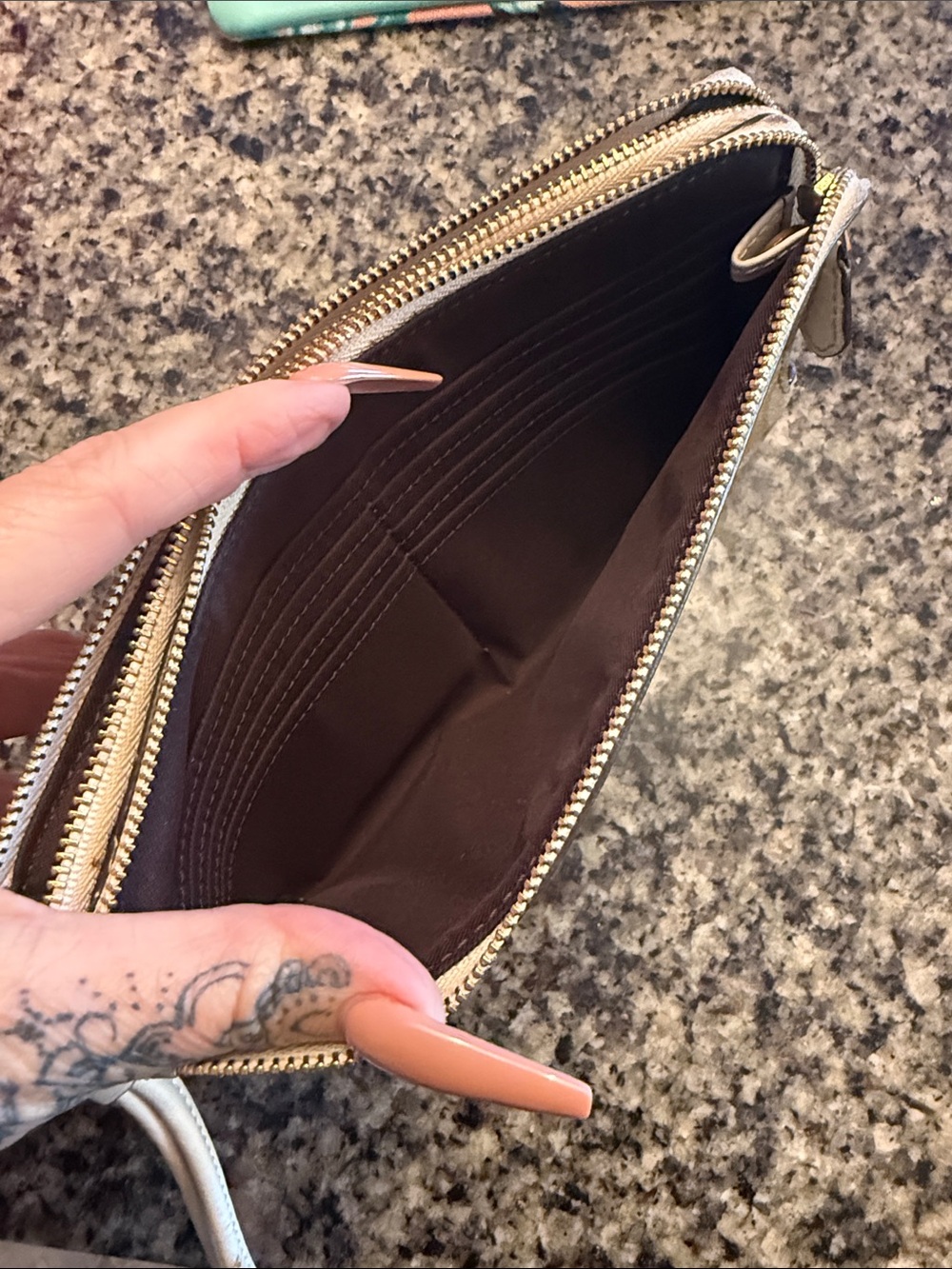 4 clutch bundle - Picture 14 of 15